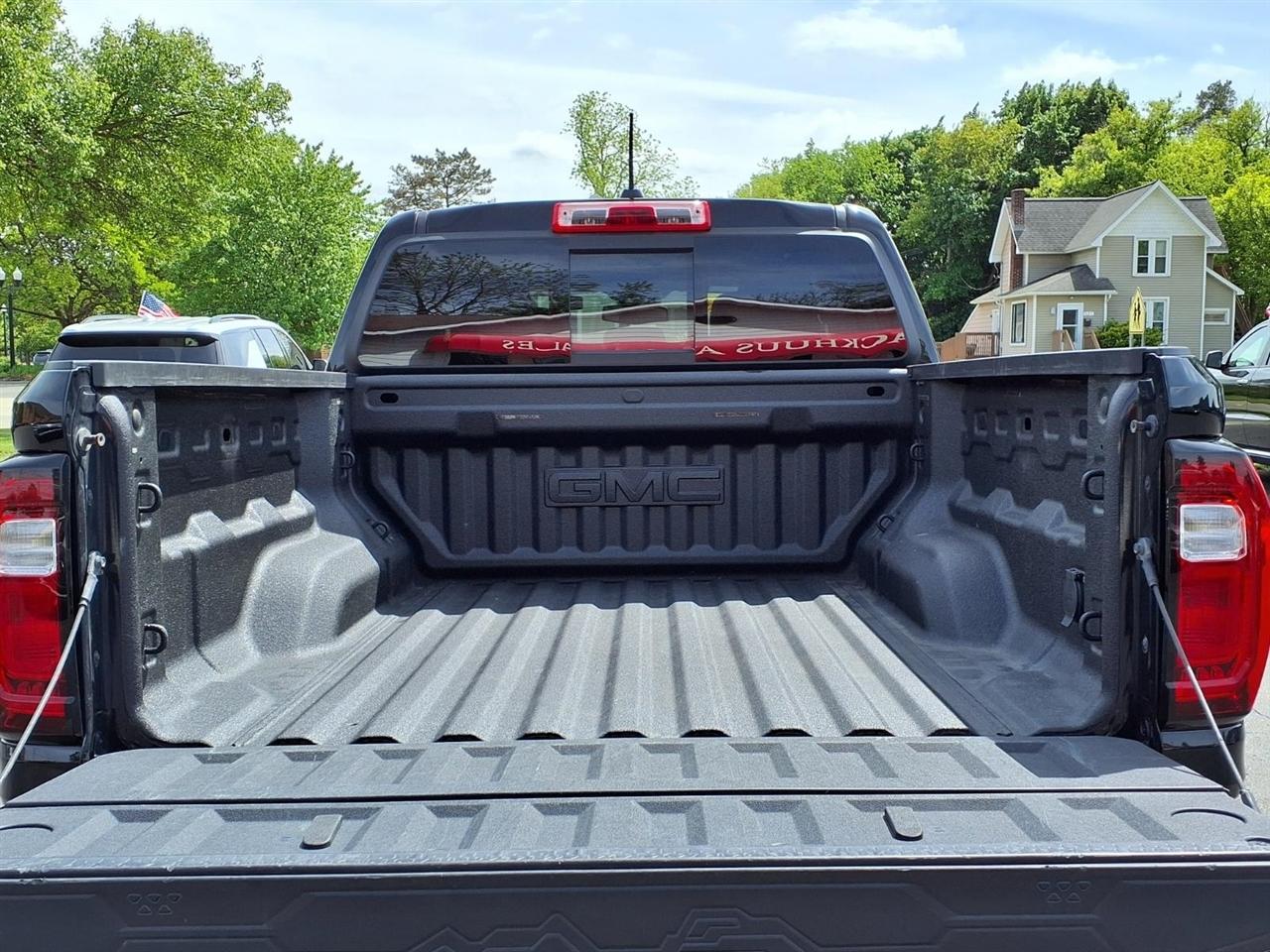 GMC Canyon 4WD Crew Cab AT4 2023