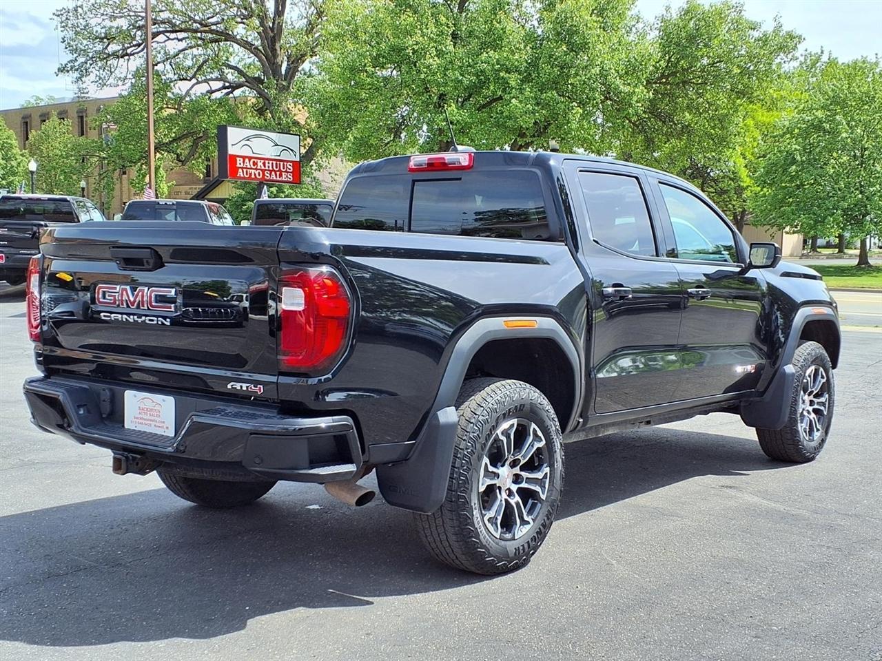 GMC Canyon 4WD Crew Cab AT4 2023
