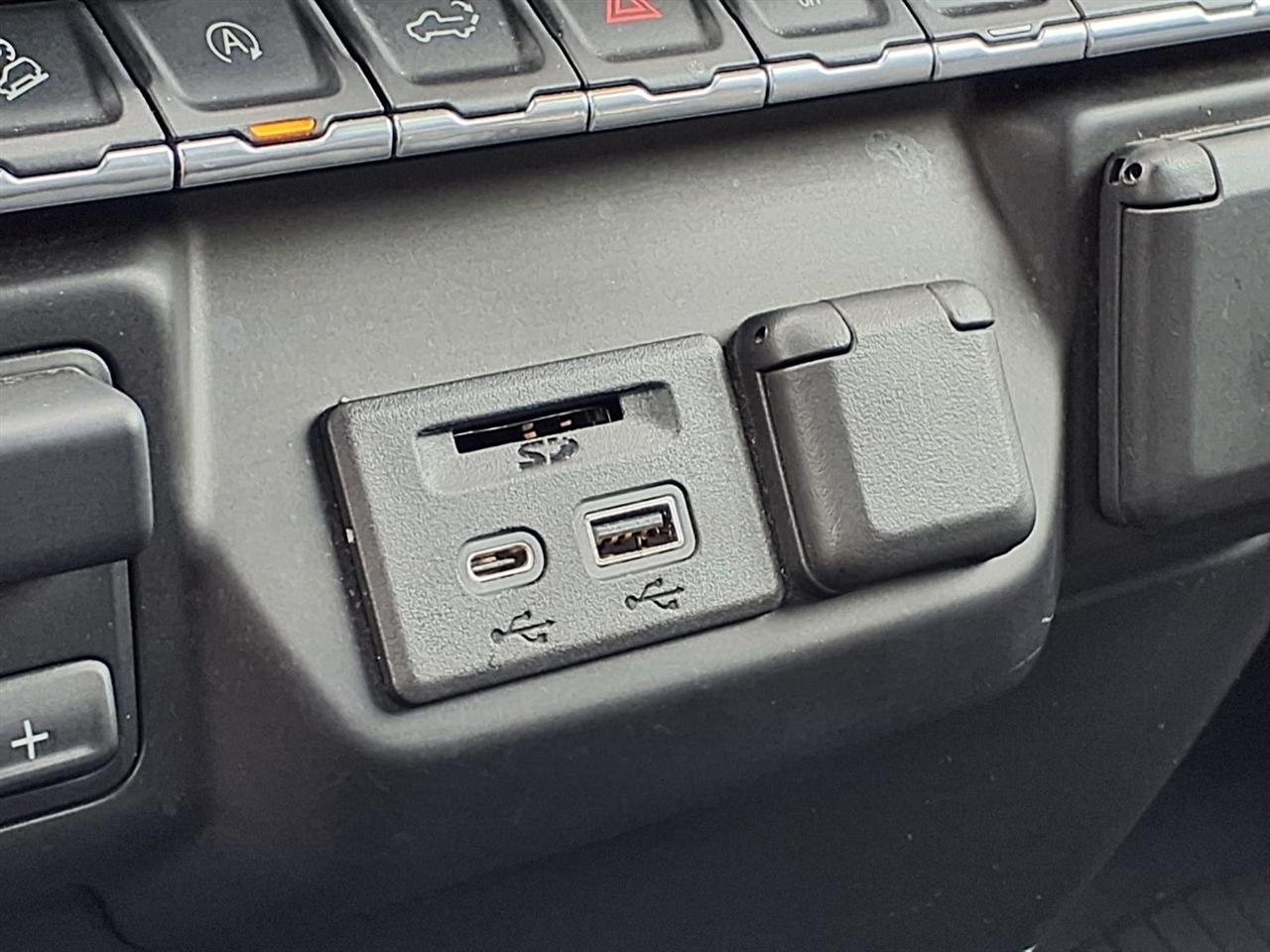 Chevrolet Silverado 1500 4WD Crew Cab 147" LT 2020