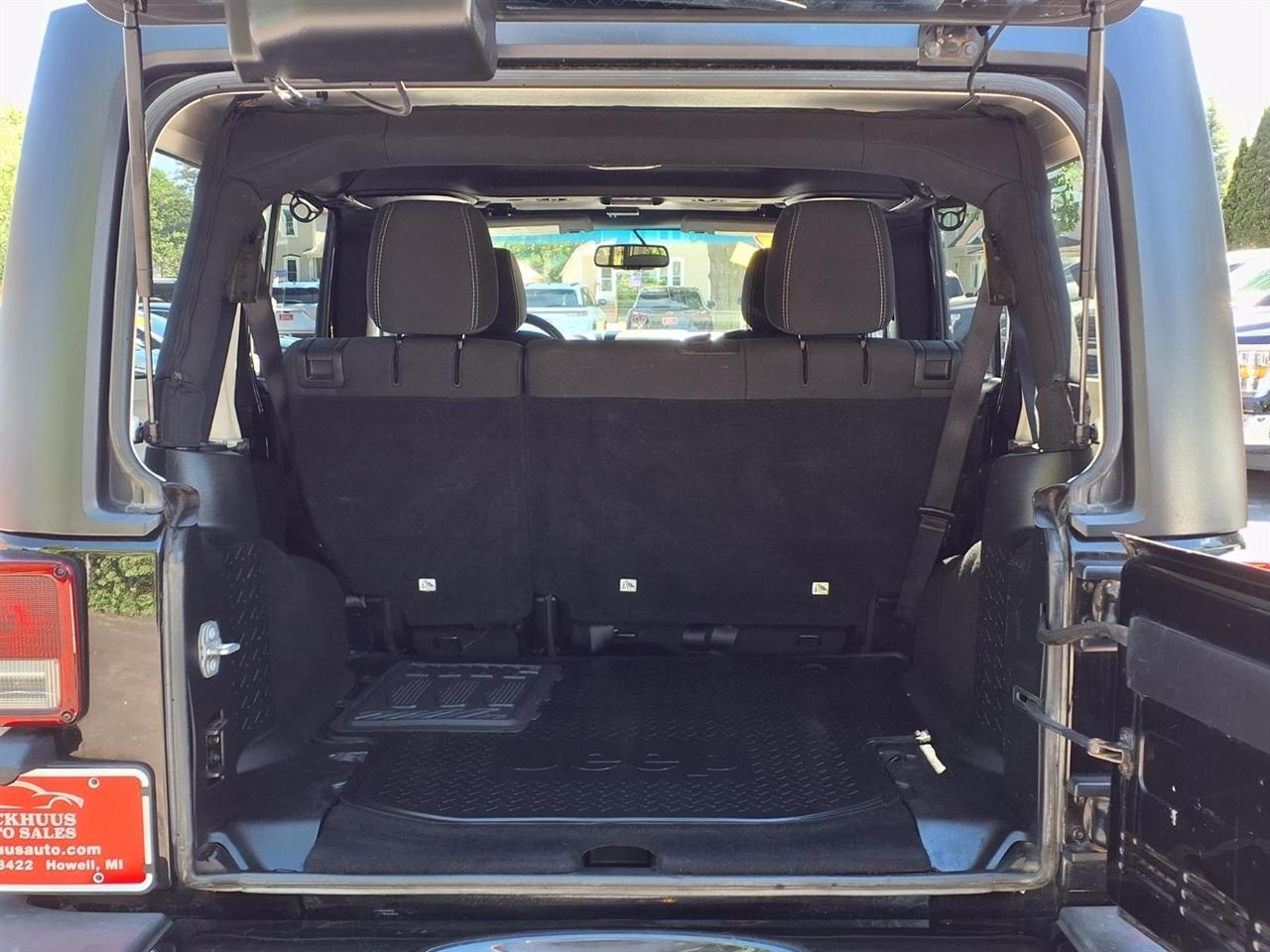 Jeep Wrangler Unlimited 4WD 4dr Sahara 2017