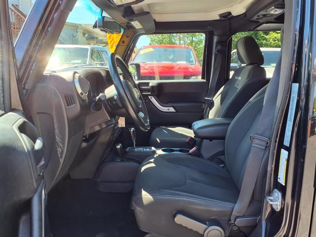 Jeep Wrangler Unlimited 4WD 4dr Sahara 2017