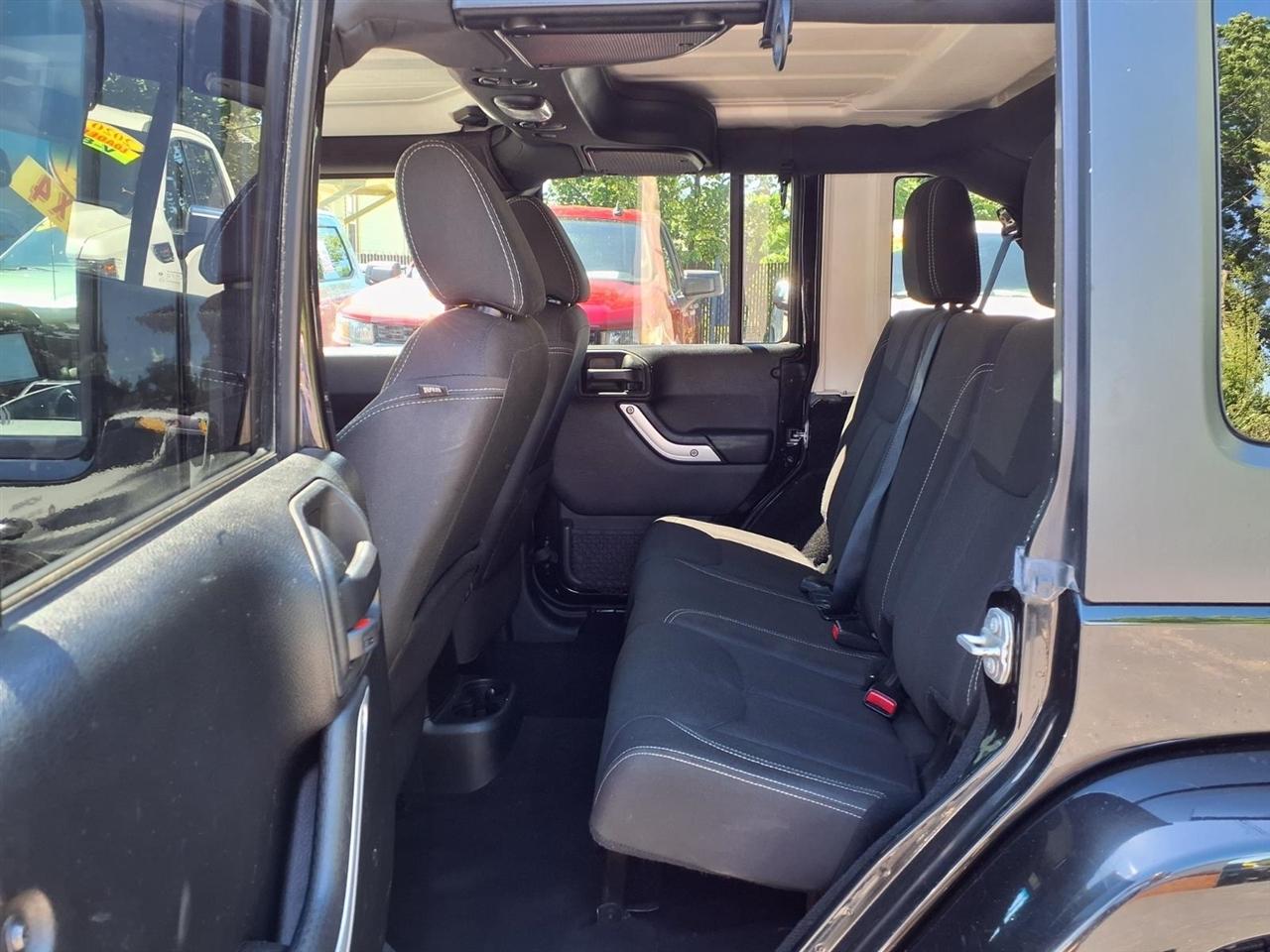 Jeep Wrangler Unlimited 4WD 4dr Sahara 2017