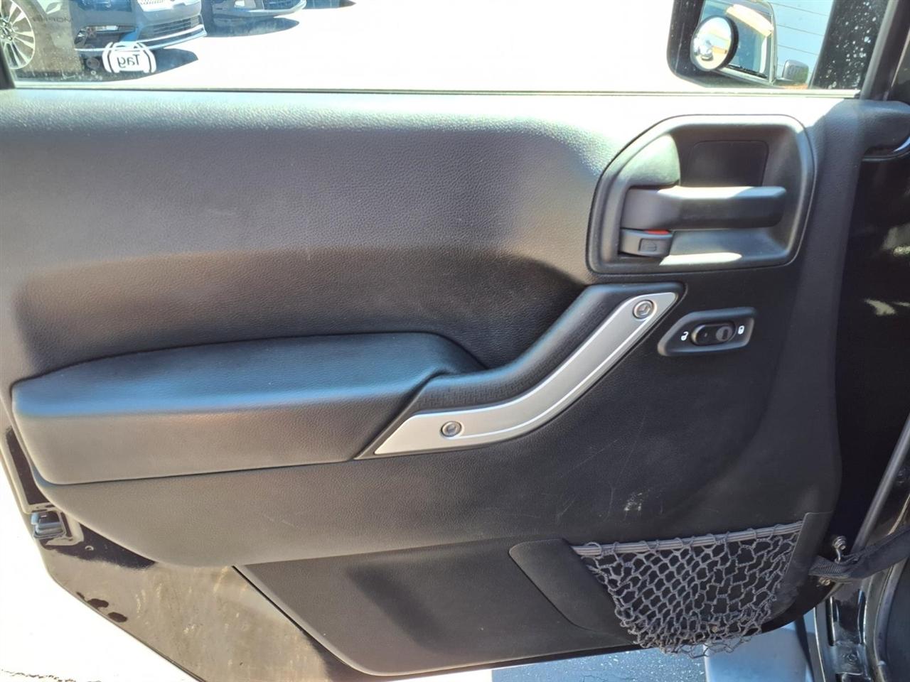 Jeep Wrangler Unlimited 4WD 4dr Sahara 2017