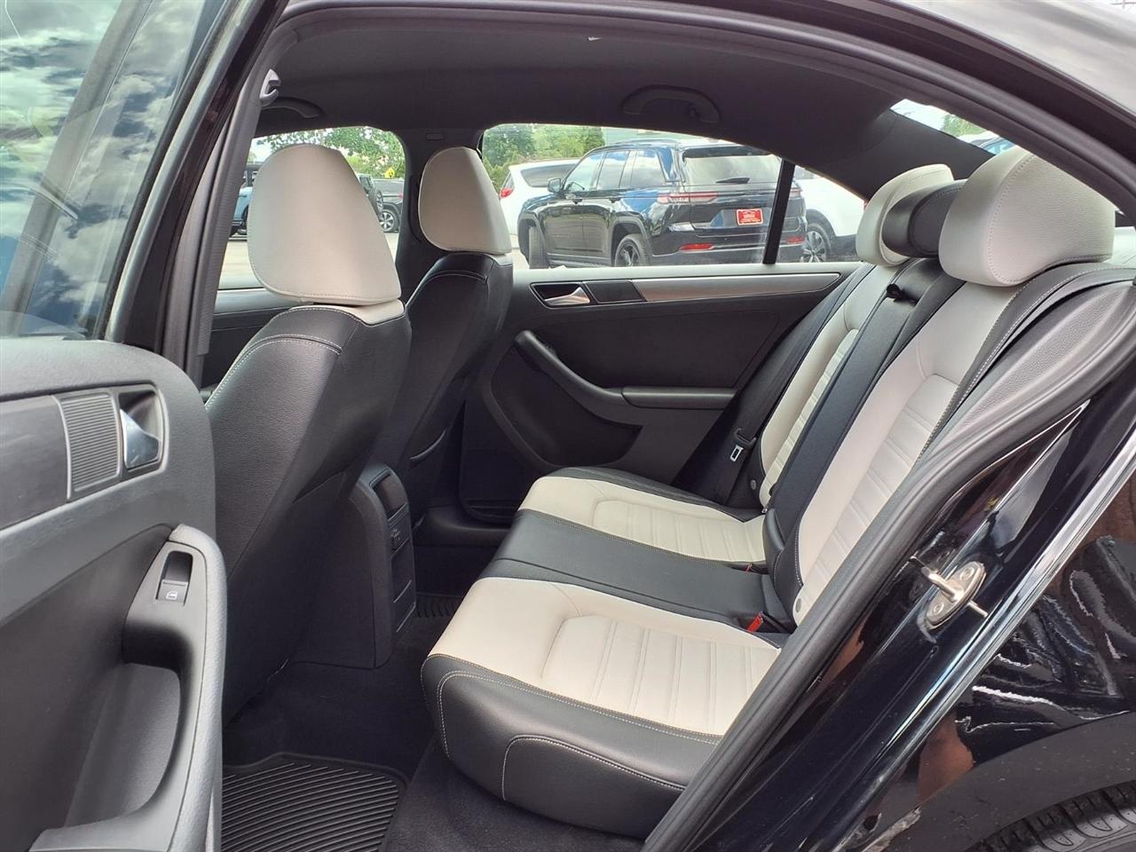 Volkswagen Jetta Sedan 4dr Man 1.8T Sport PZEV 2016