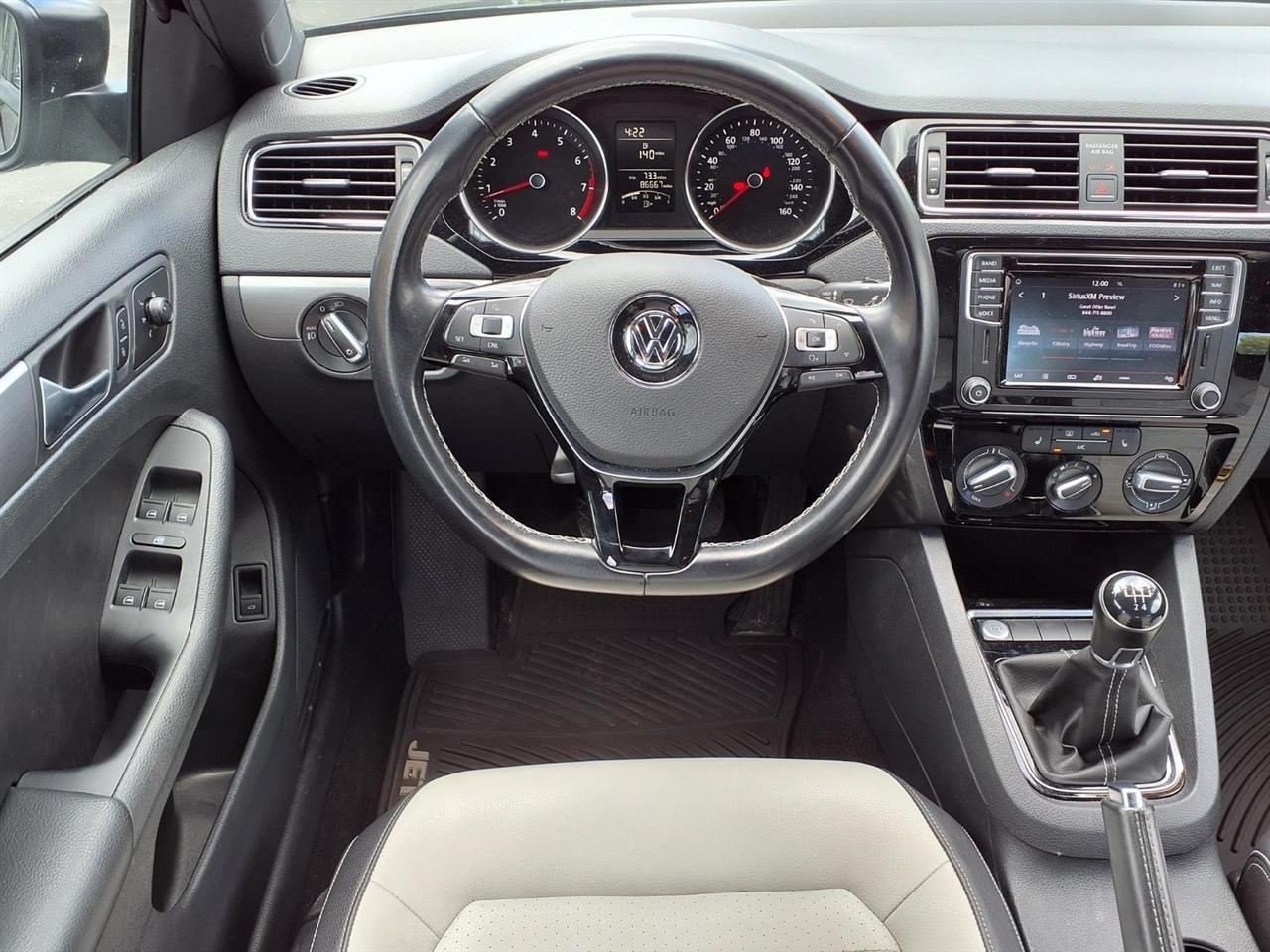 Volkswagen Jetta Sedan 4dr Man 1.8T Sport PZEV 2016