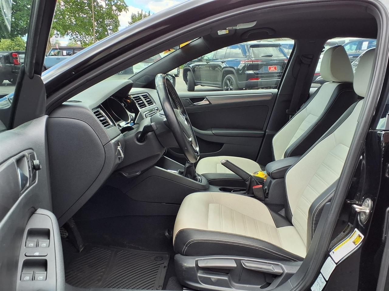 Volkswagen Jetta Sedan 4dr Man 1.8T Sport PZEV 2016
