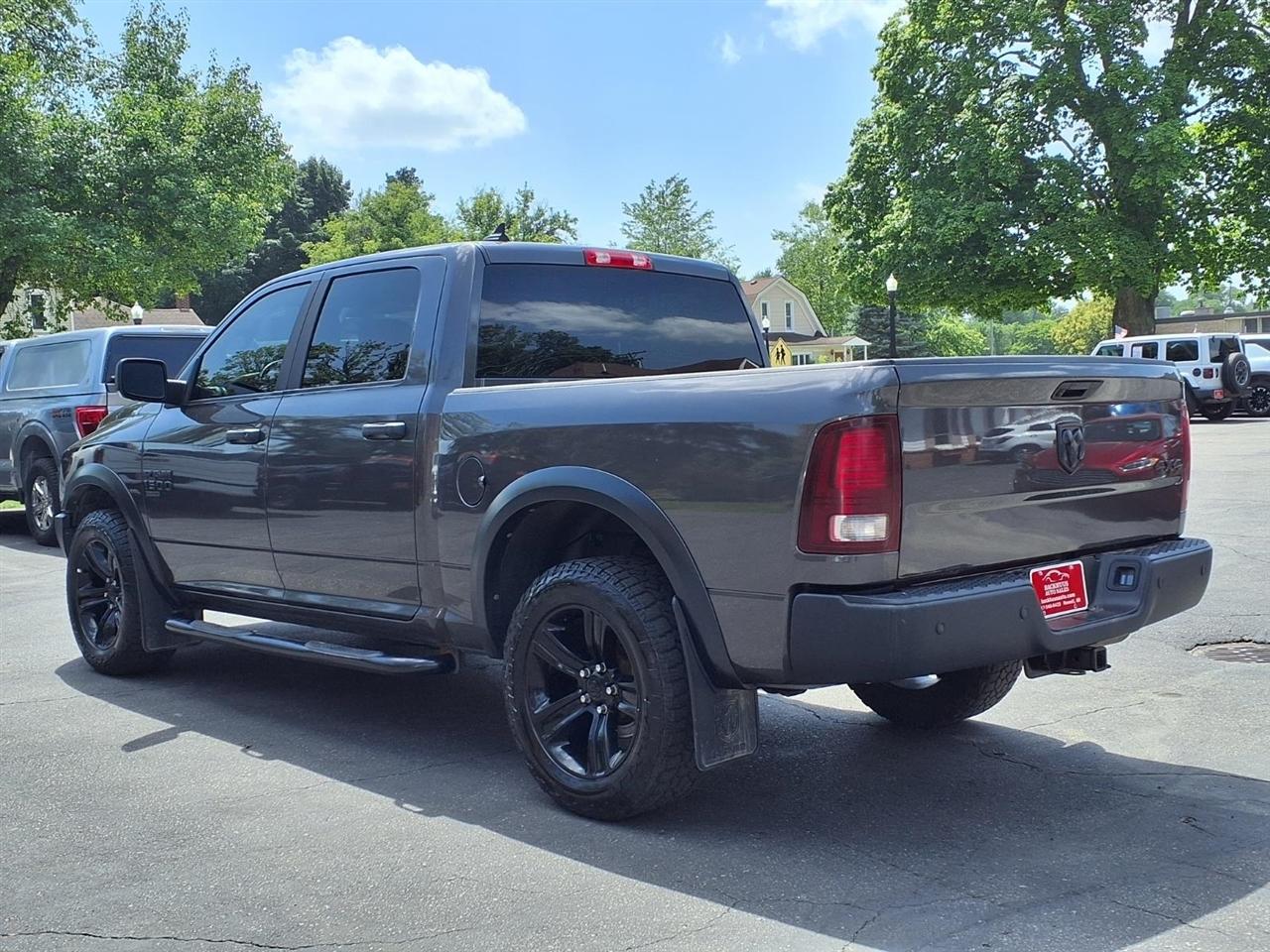 RAM 1500 Classic Warlock 4x4 Crew Cab 5'7" Box 2024