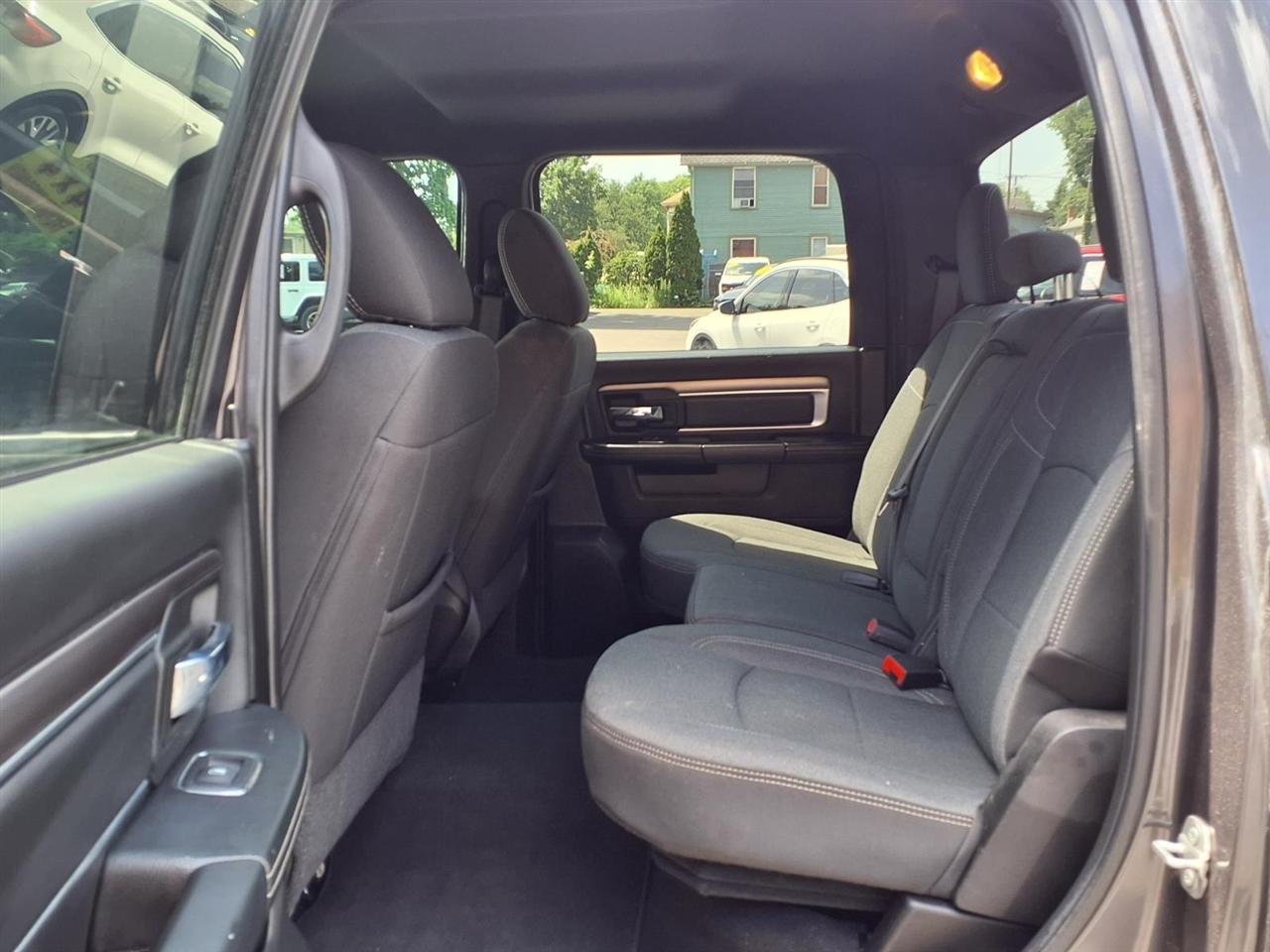 RAM 1500 Classic Warlock 4x4 Crew Cab 5'7" Box 2024