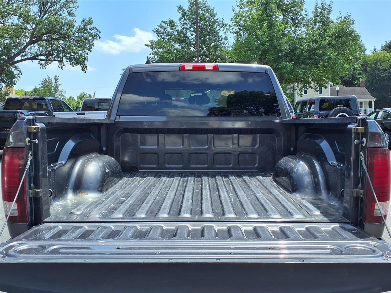 RAM 1500 Classic Warlock 4x4 Crew Cab 5'7" Box 2024