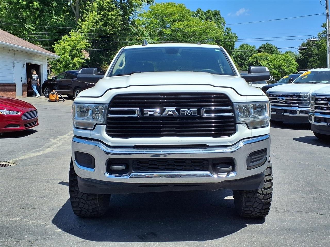 RAM 2500 Big Horn 4x4 Crew Cab 6'4" Box 2019