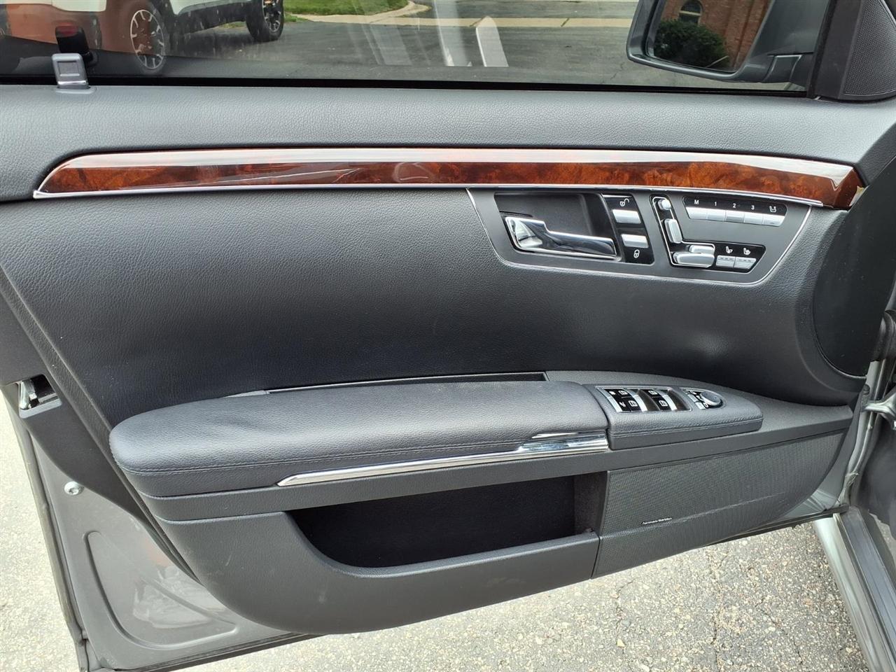 Mercedes-Benz S-Class 4dr Sdn S 550 RWD 2011