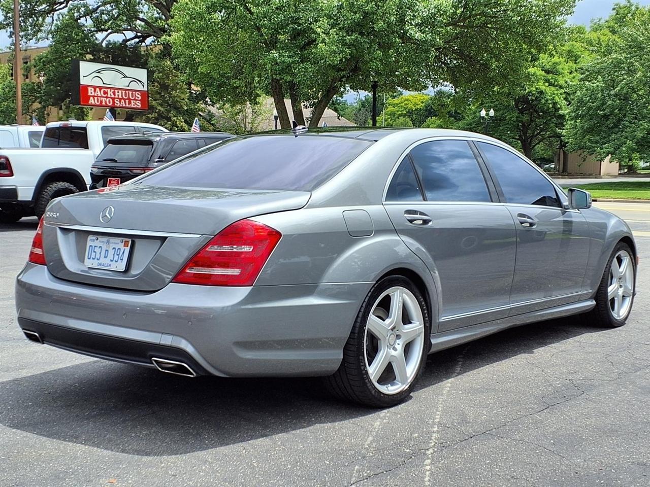 Mercedes-Benz S-Class 4dr Sdn S 550 RWD 2011