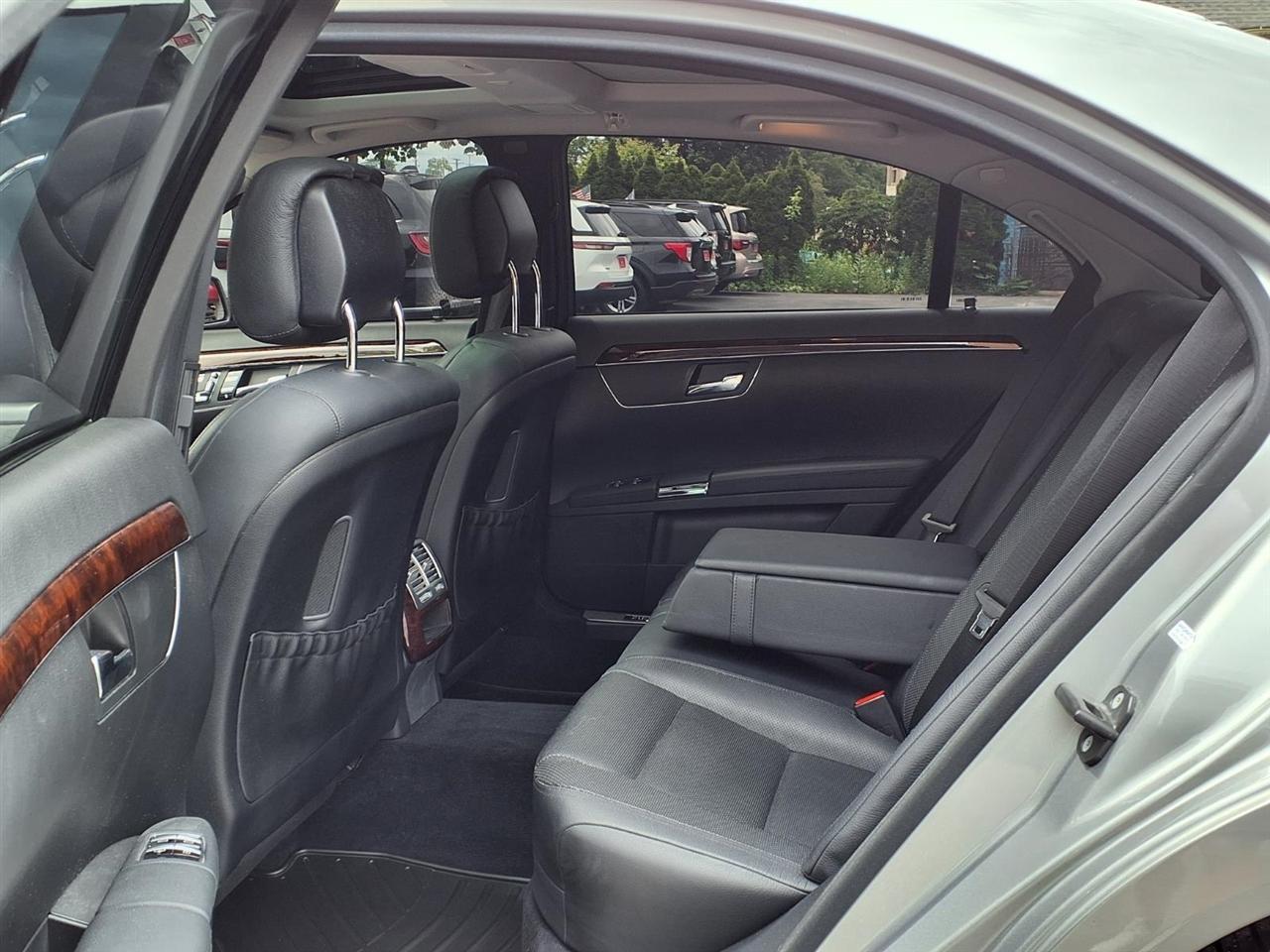 Mercedes-Benz S-Class 4dr Sdn S 550 RWD 2011