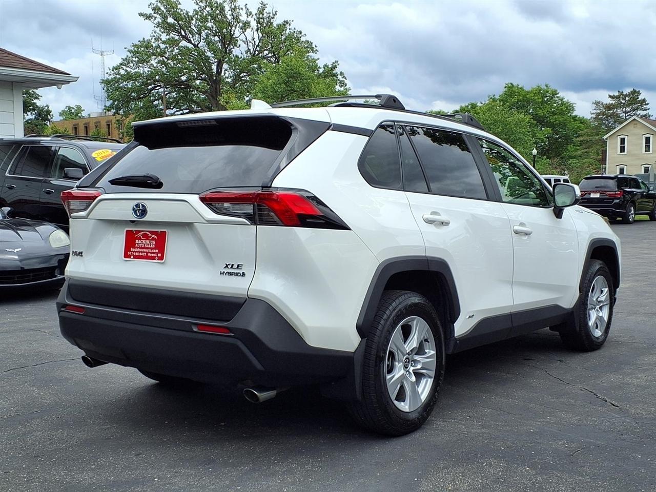 Toyota RAV4 Hybrid XLE AWD (Natl) 2021