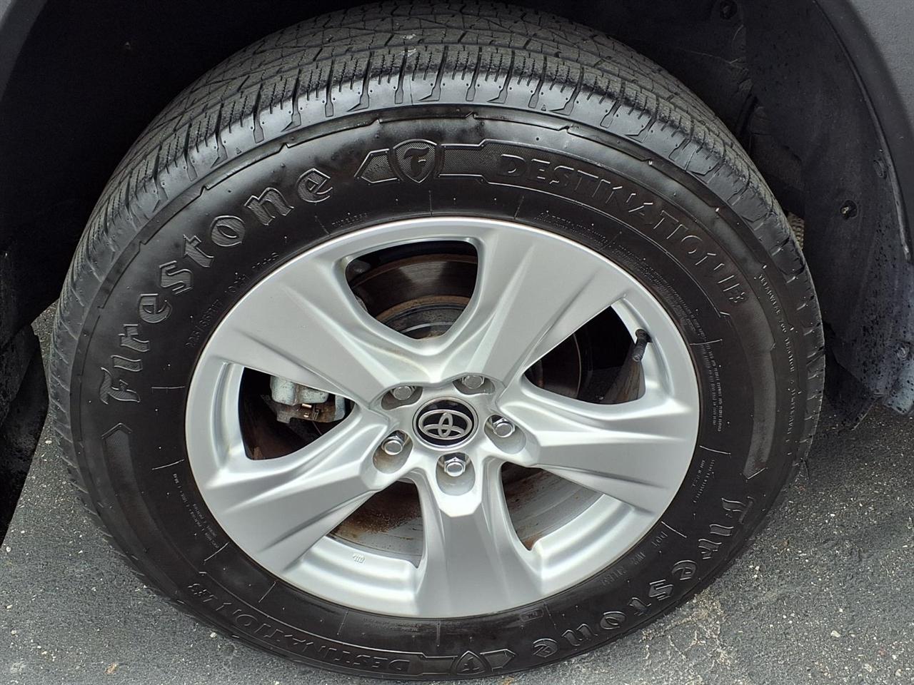 Toyota RAV4 Hybrid XLE AWD (Natl) 2021