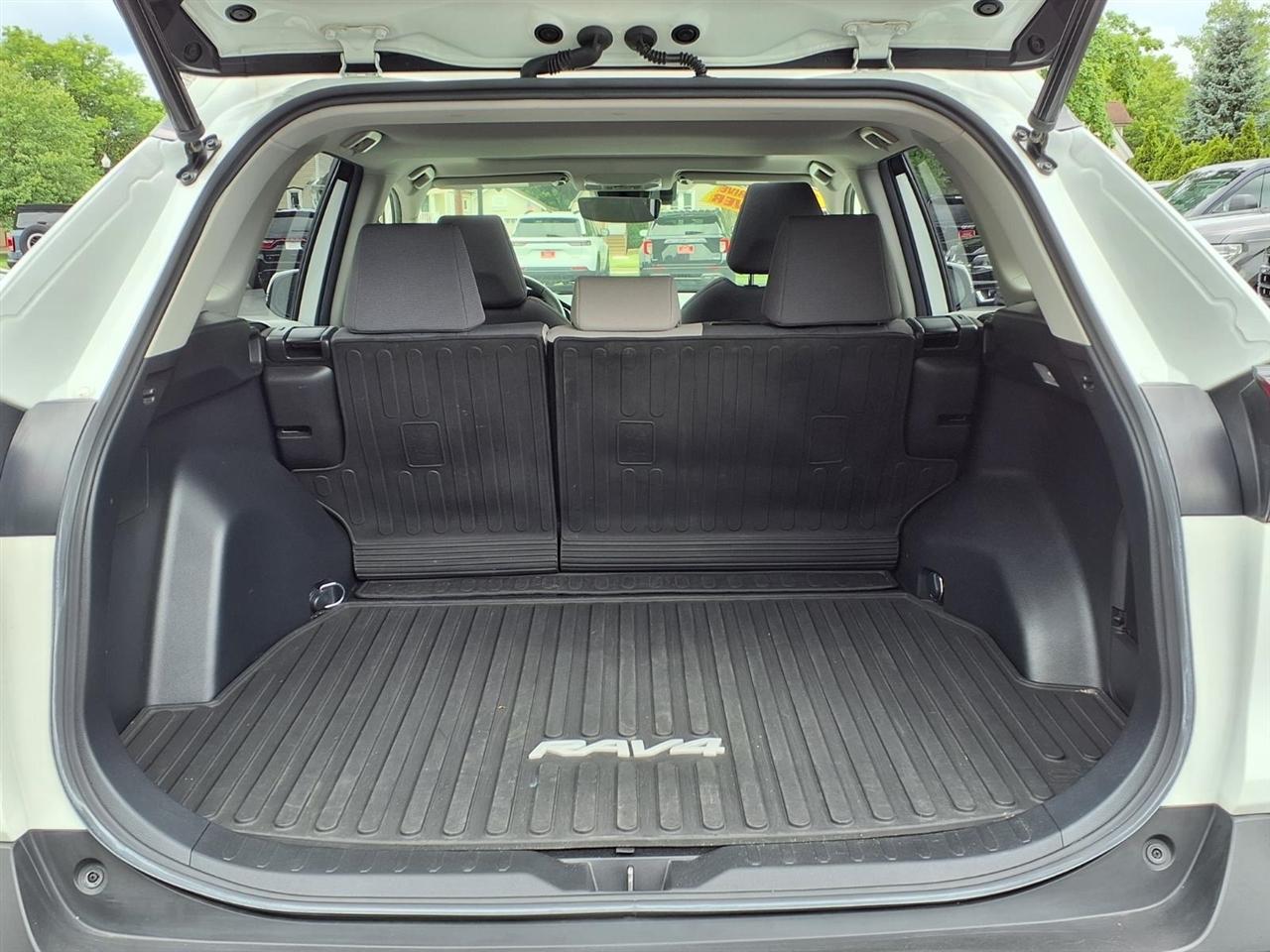Toyota RAV4 Hybrid XLE AWD (Natl) 2021