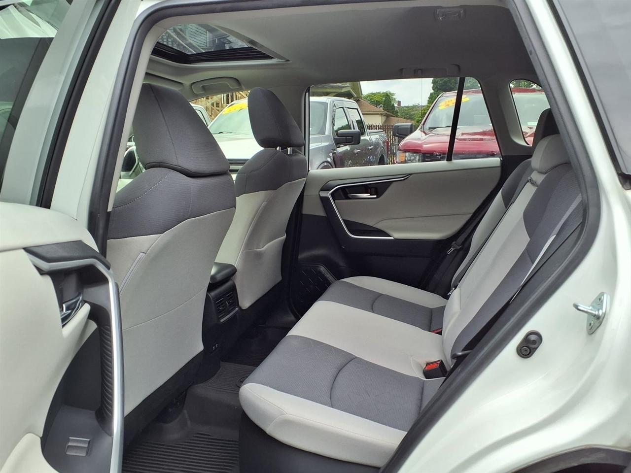 Toyota RAV4 Hybrid XLE AWD (Natl) 2021