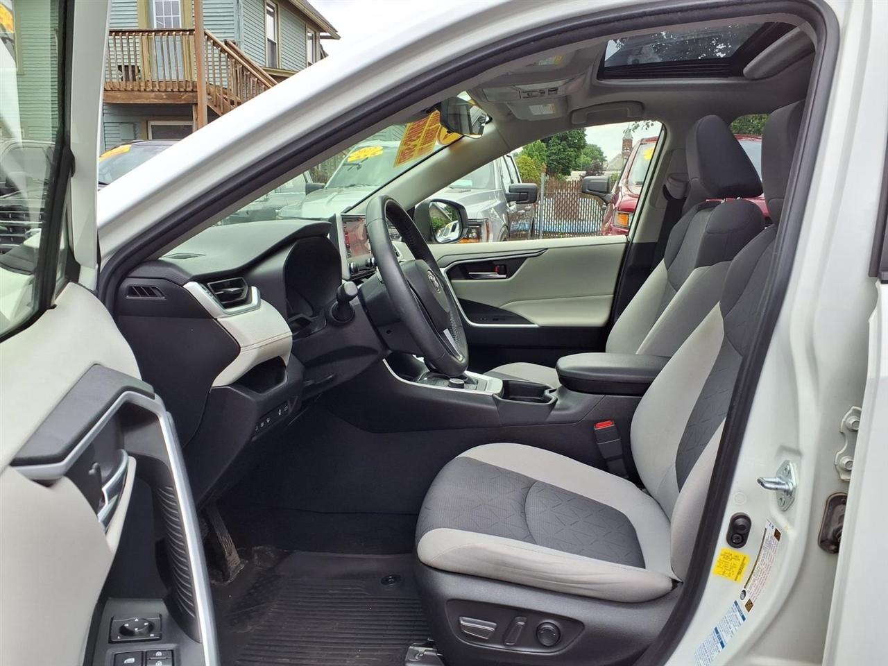 Toyota RAV4 Hybrid XLE AWD (Natl) 2021