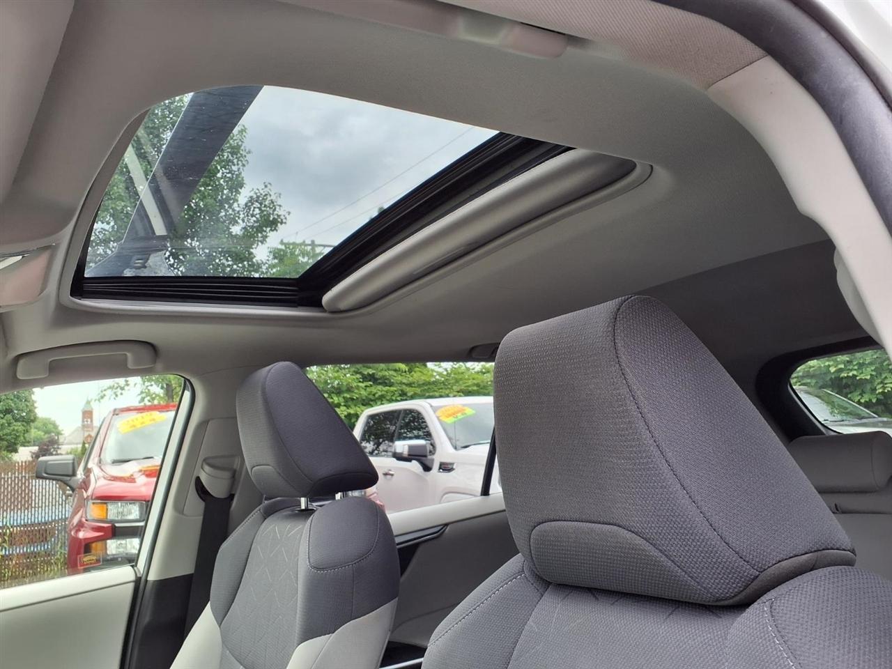 Toyota RAV4 Hybrid XLE AWD (Natl) 2021