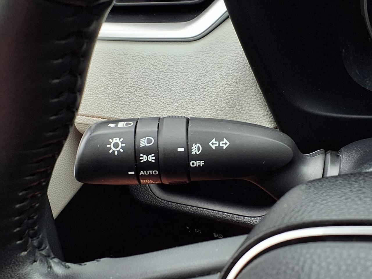 Toyota RAV4 Hybrid XLE AWD (Natl) 2021