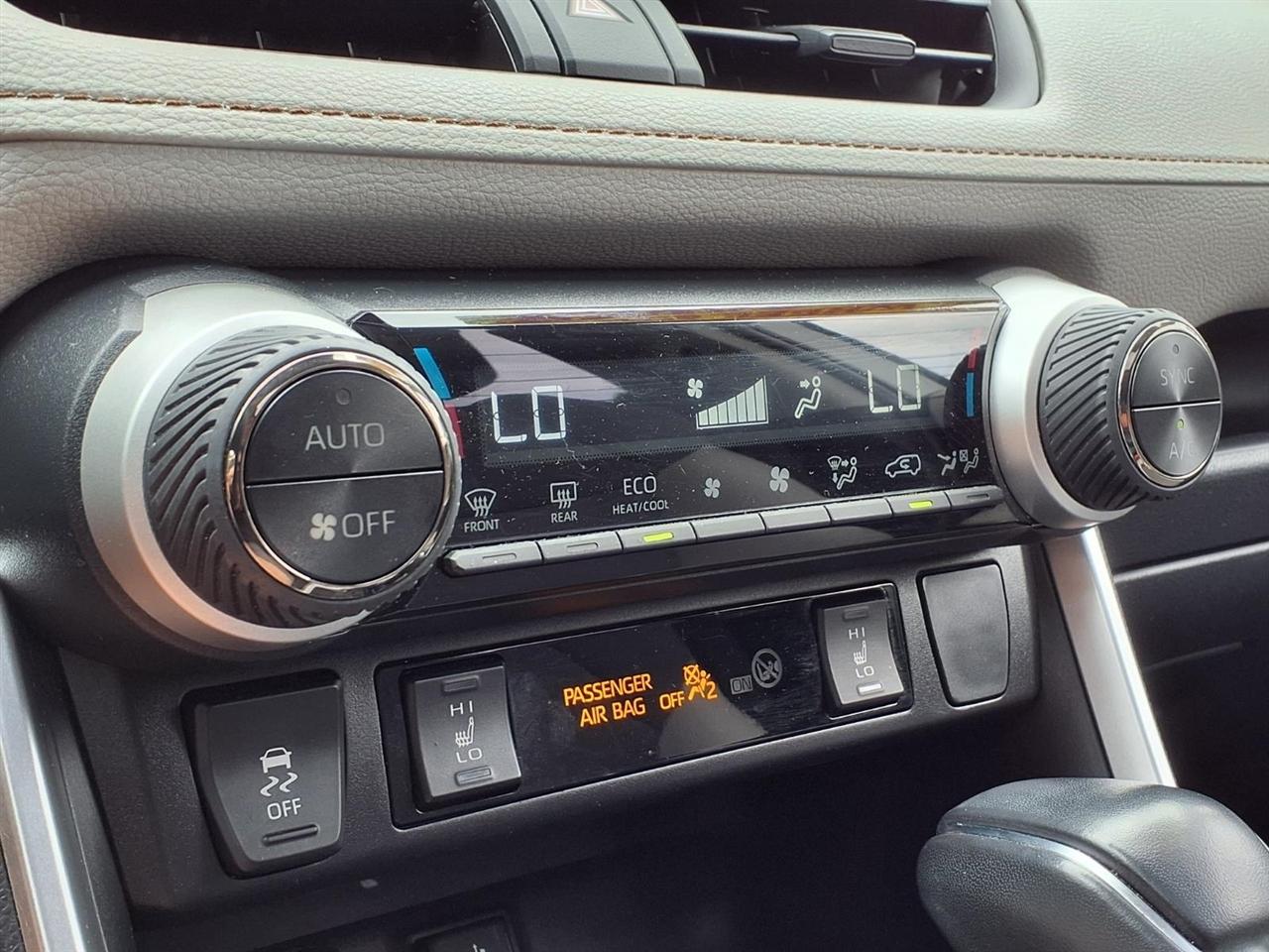Toyota RAV4 Hybrid XLE AWD (Natl) 2021