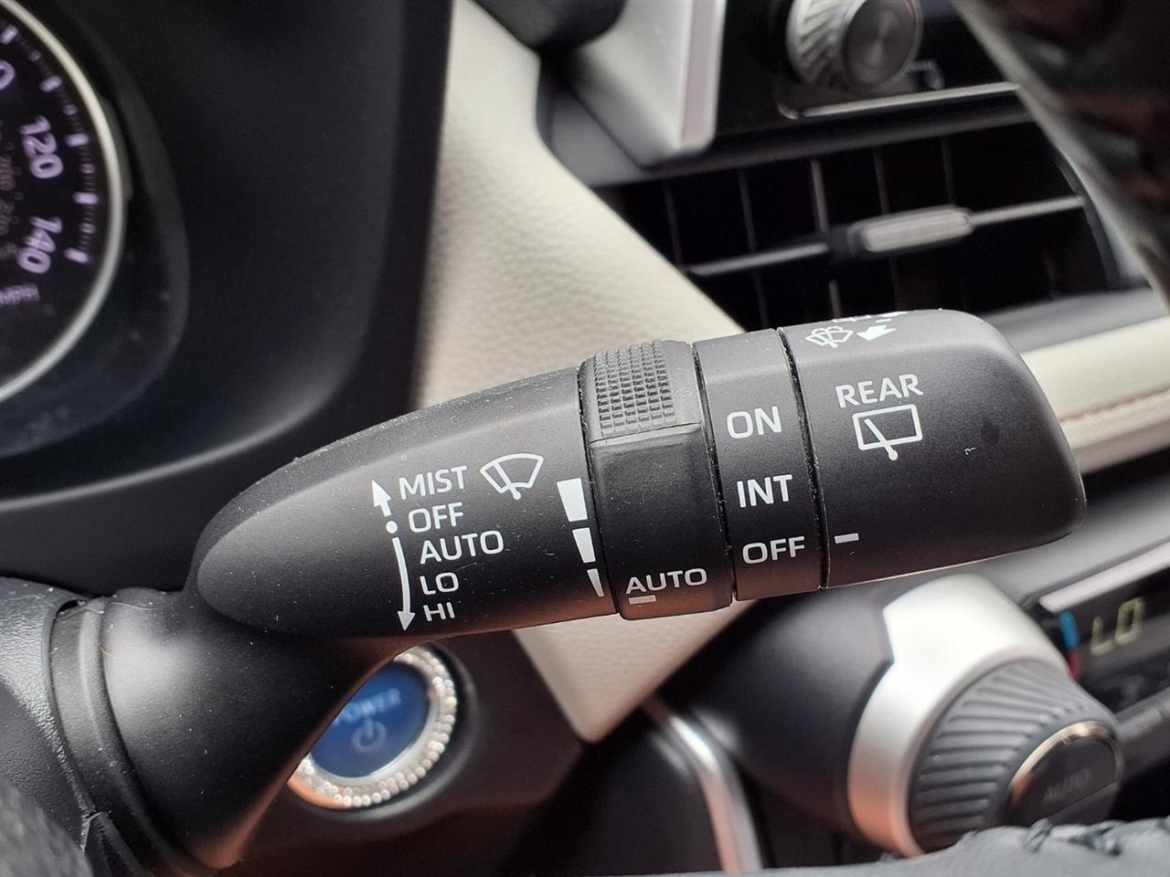 Toyota RAV4 Hybrid XLE AWD (Natl) 2021