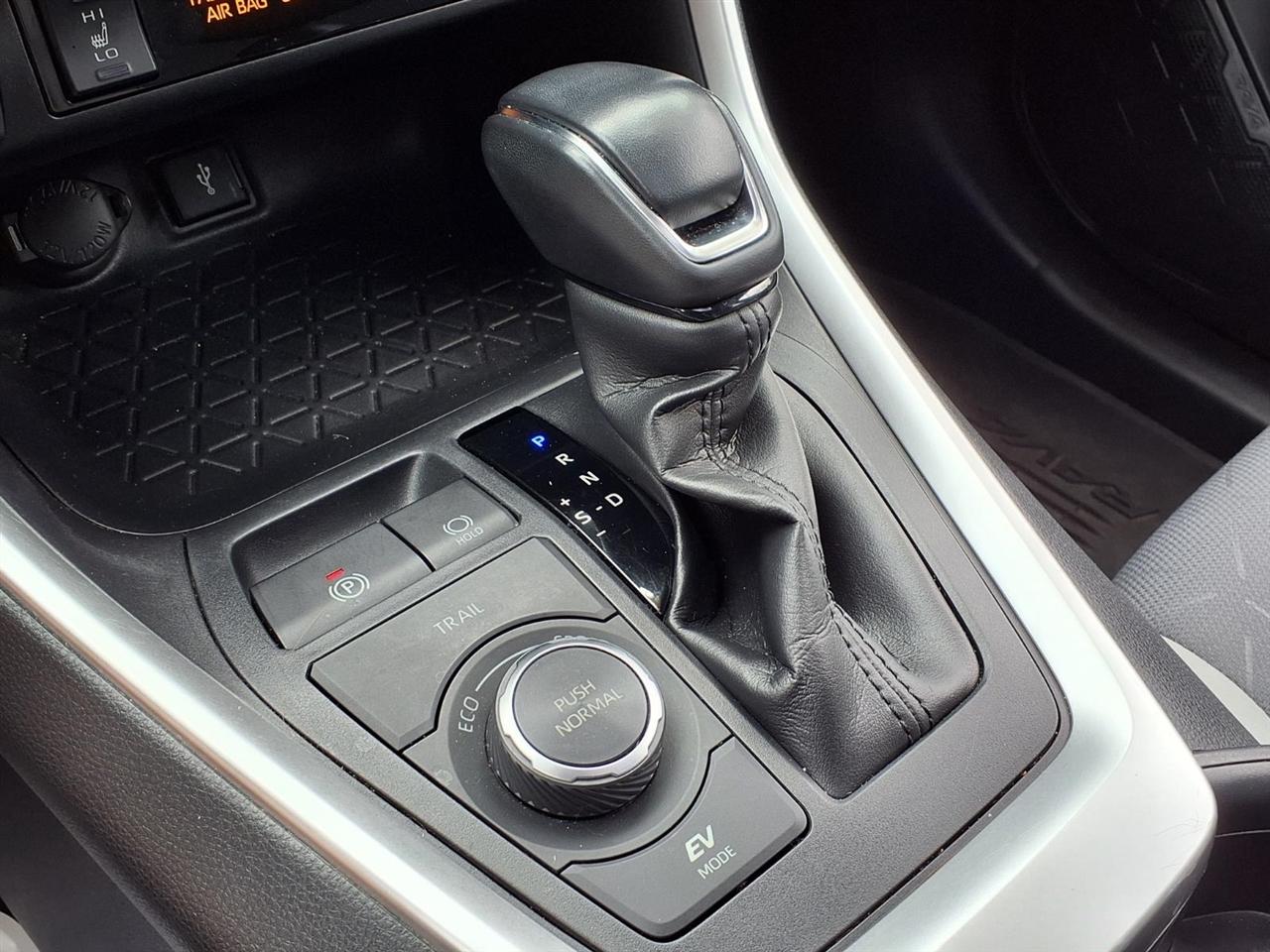 Toyota RAV4 Hybrid XLE AWD (Natl) 2021