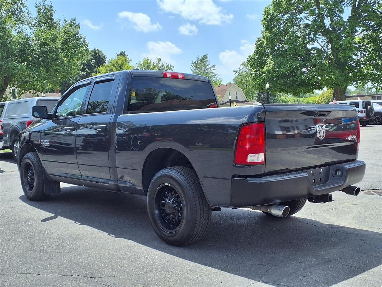 RAM 1500 Tradesman 4x4 Quad Cab 6'4" Box 2018
