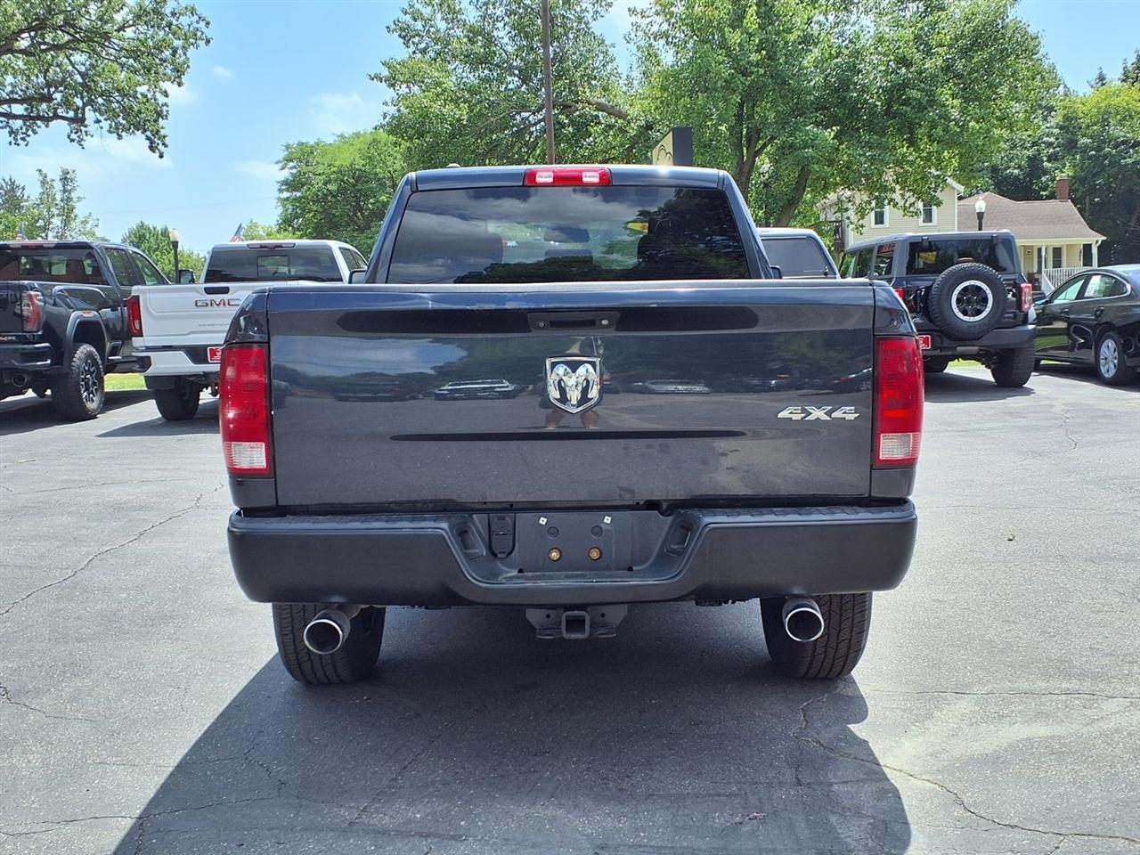 RAM 1500 Tradesman 4x4 Quad Cab 6'4" Box 2018
