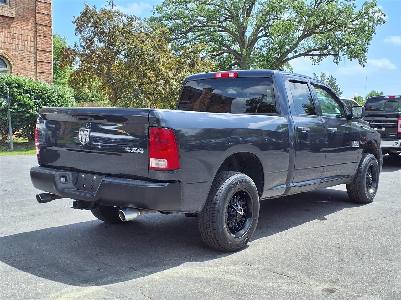 RAM 1500 Tradesman 4x4 Quad Cab 6'4" Box 2018