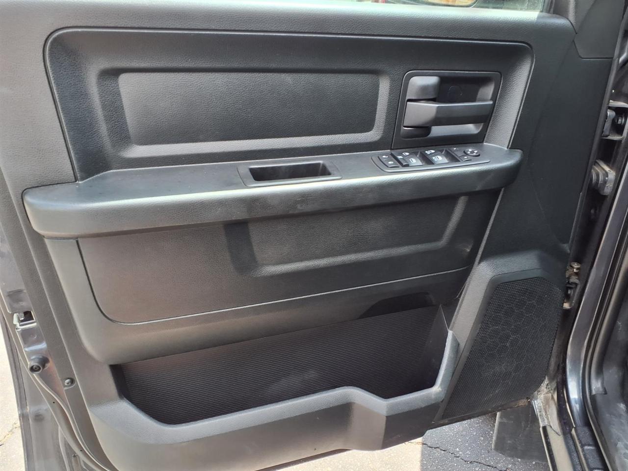RAM 1500 Tradesman 4x4 Quad Cab 6'4" Box 2018