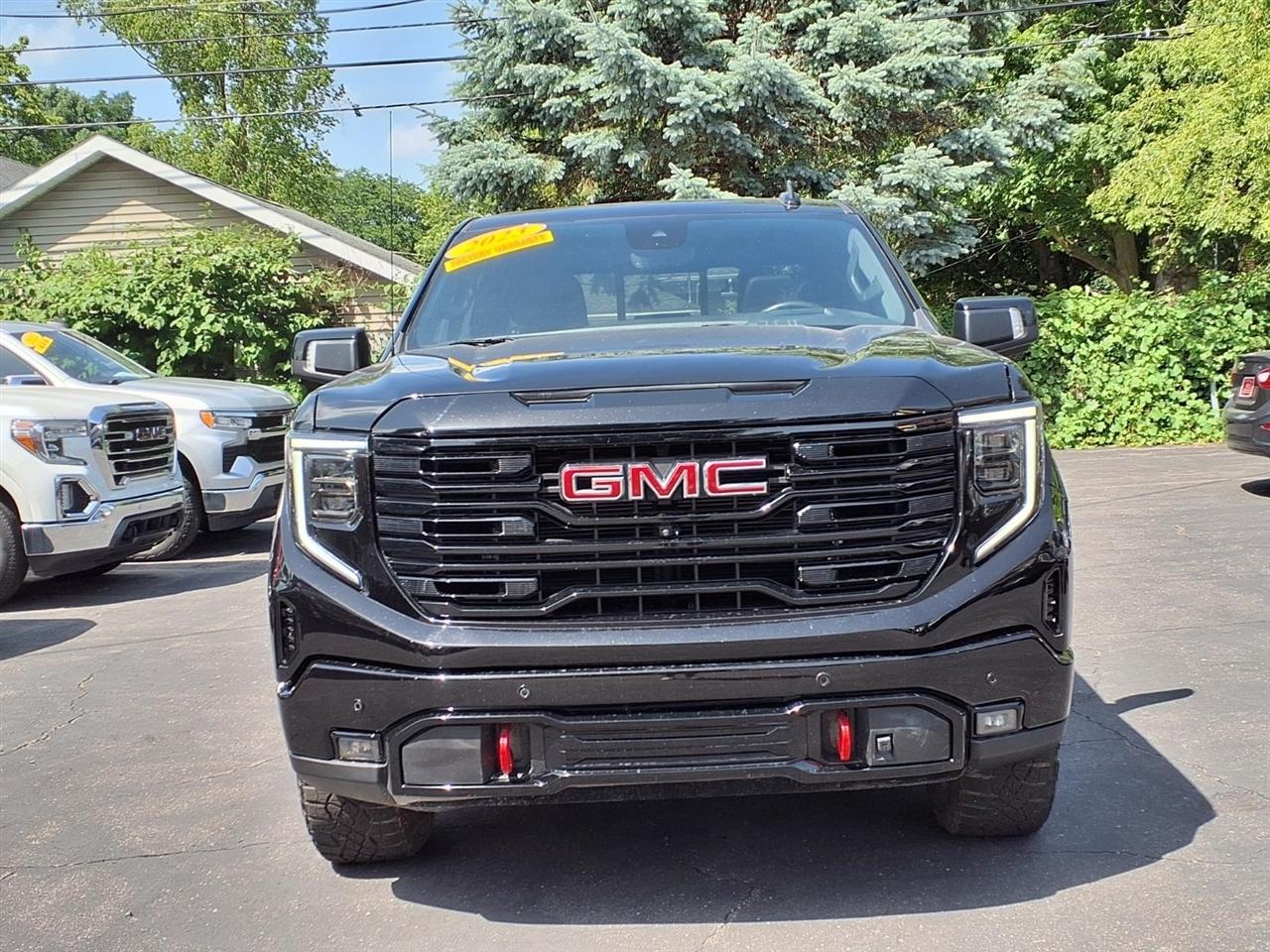 GMC Sierra 1500 4WD Crew Cab 147" AT4 2023