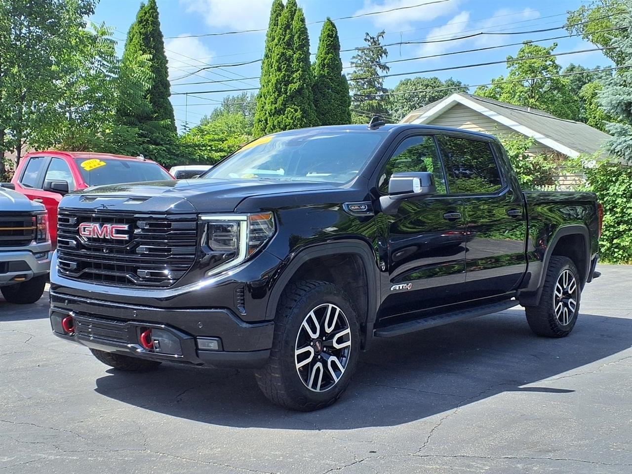 GMC Sierra 1500 4WD Crew Cab 147" AT4 2023