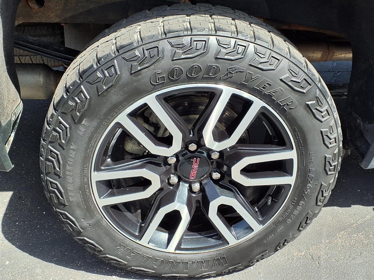 GMC Sierra 1500 4WD Crew Cab 147" AT4 2023