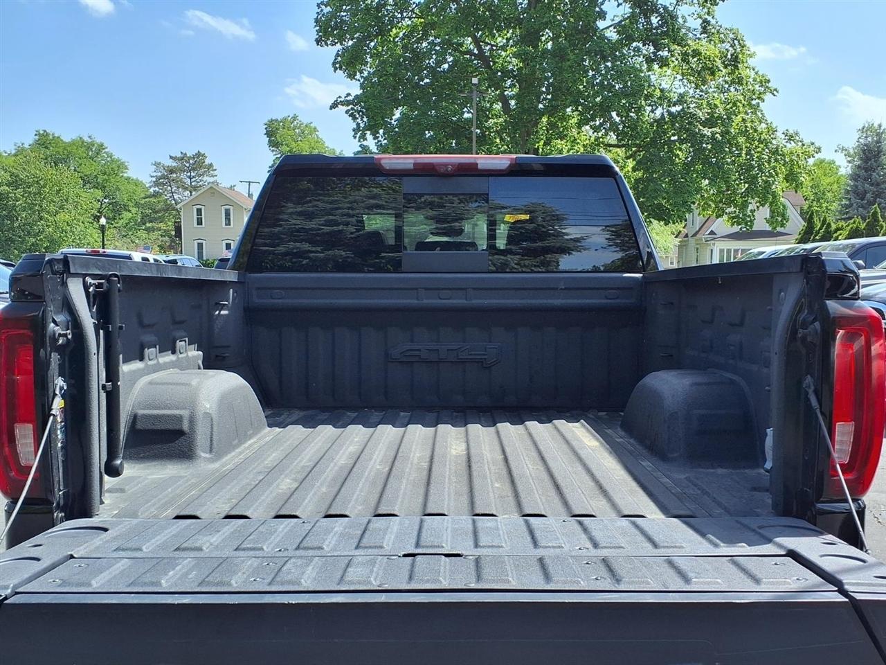GMC Sierra 1500 4WD Crew Cab 147" AT4 2023