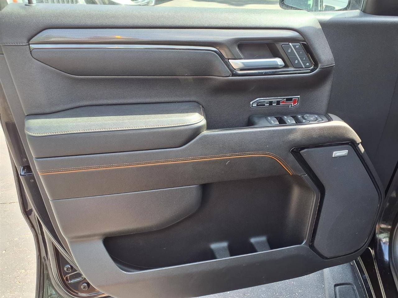 GMC Sierra 1500 4WD Crew Cab 147" AT4 2023