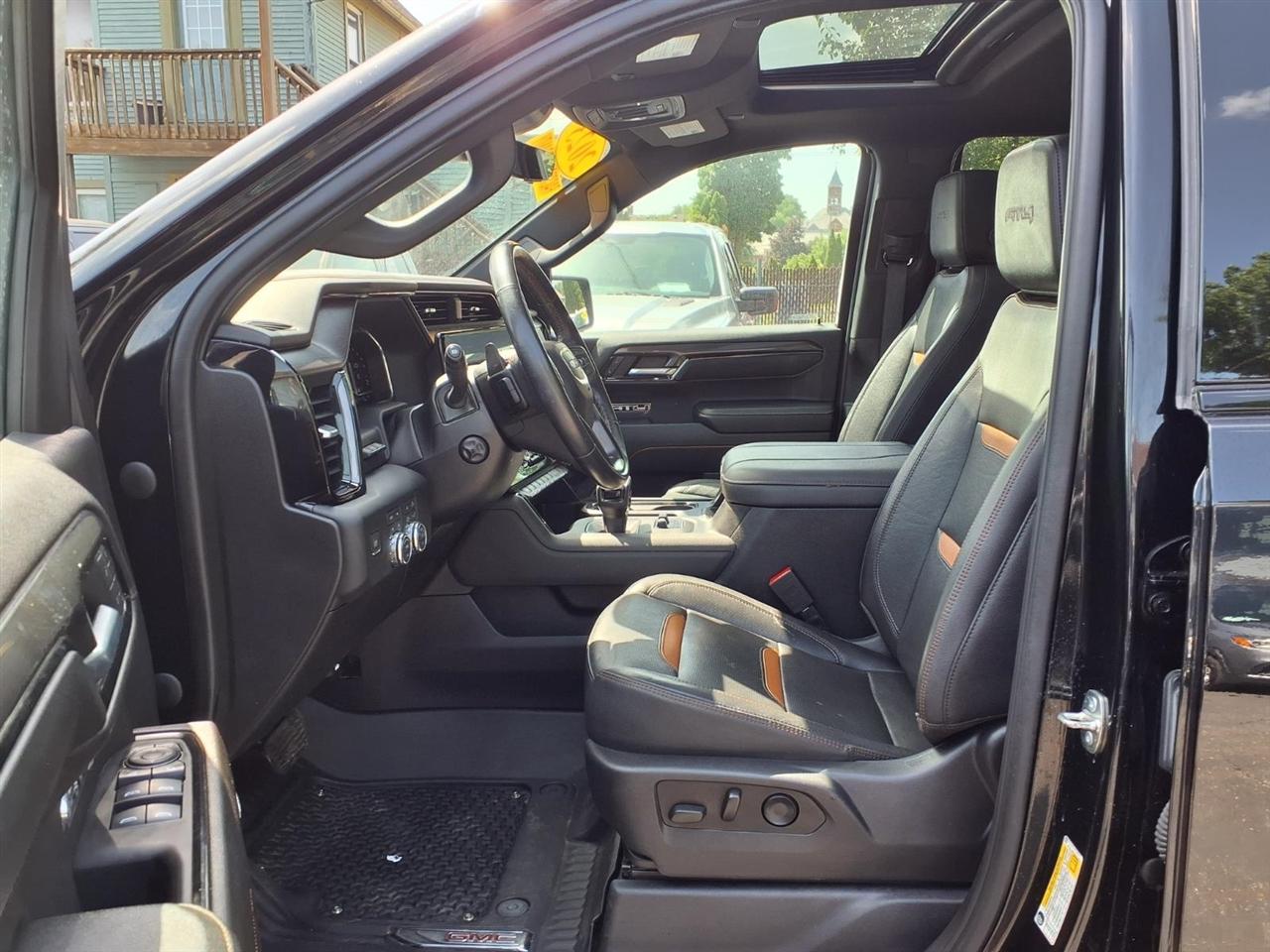 GMC Sierra 1500 4WD Crew Cab 147" AT4 2023