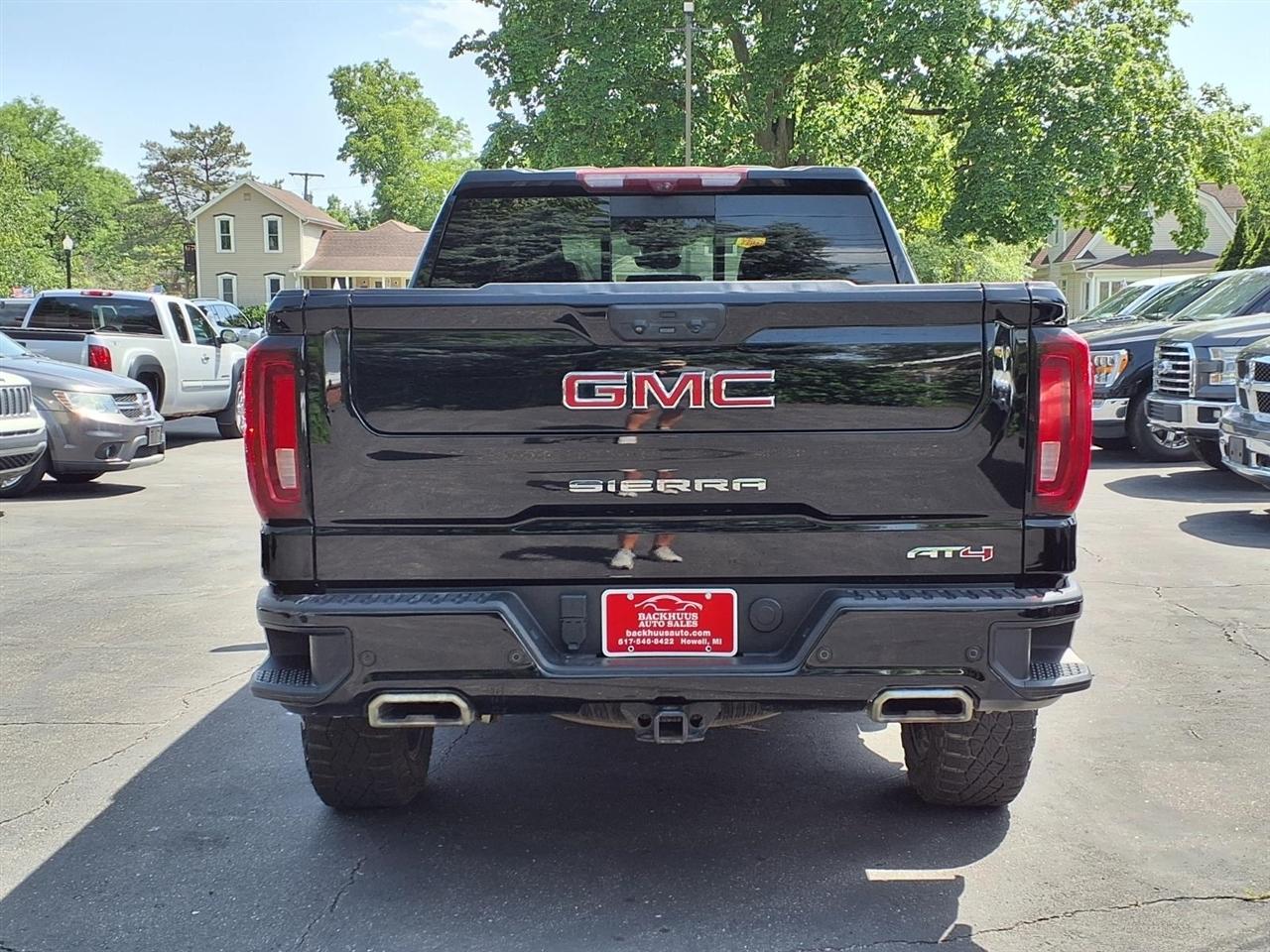 GMC Sierra 1500 4WD Crew Cab 147" AT4 2023