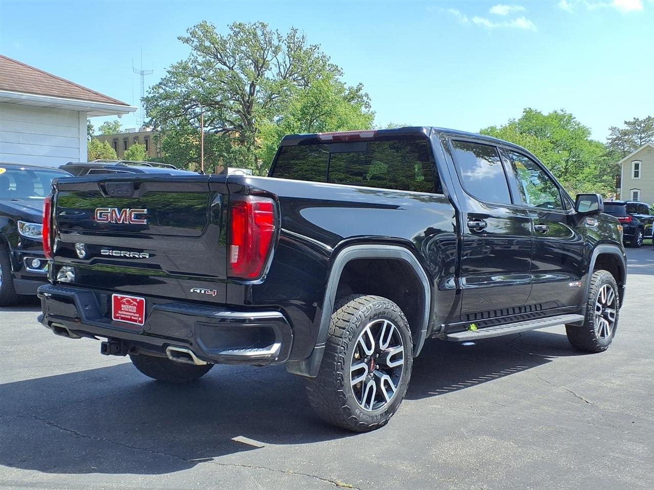 GMC Sierra 1500 4WD Crew Cab 147" AT4 2023