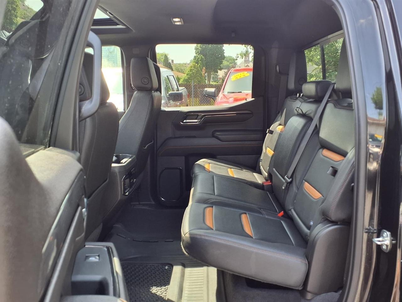 GMC Sierra 1500 4WD Crew Cab 147" AT4 2023