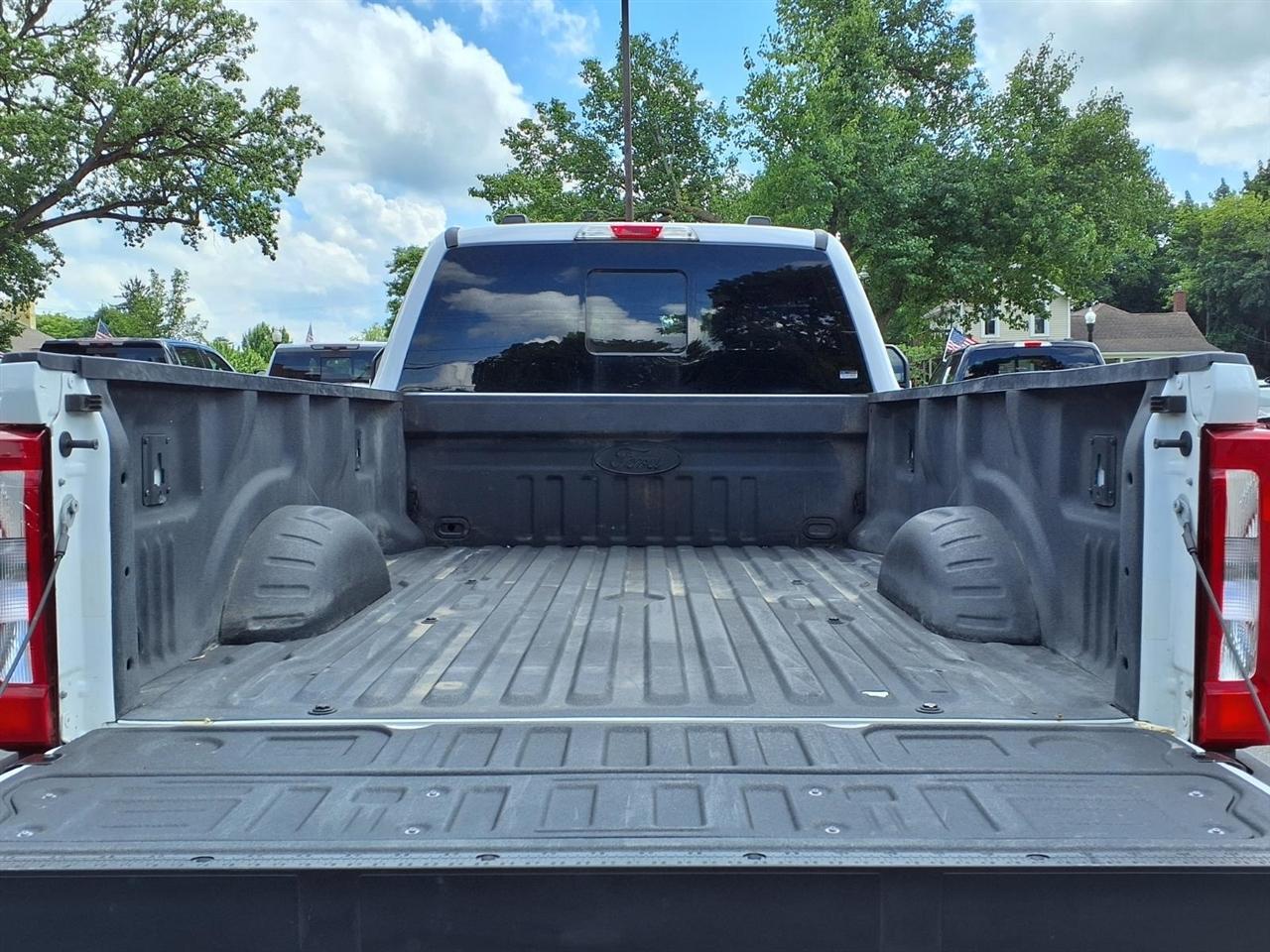 Ford Super Duty F-250 SRW XL 4WD Crew Cab 8' Box 2023