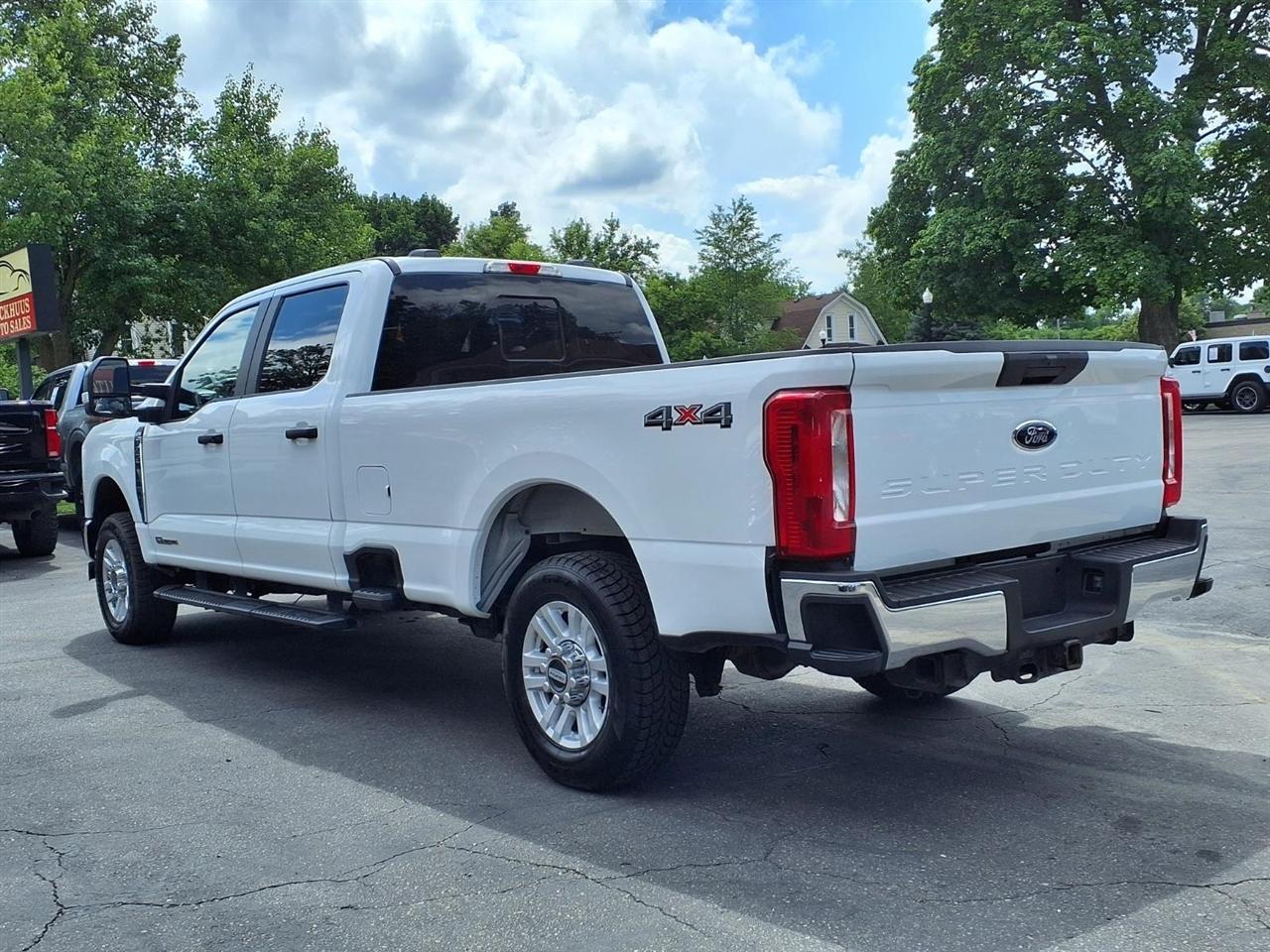 Ford Super Duty F-250 SRW XL 4WD Crew Cab 8' Box 2023
