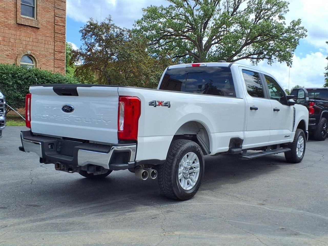 Ford Super Duty F-250 SRW XL 4WD Crew Cab 8' Box 2023