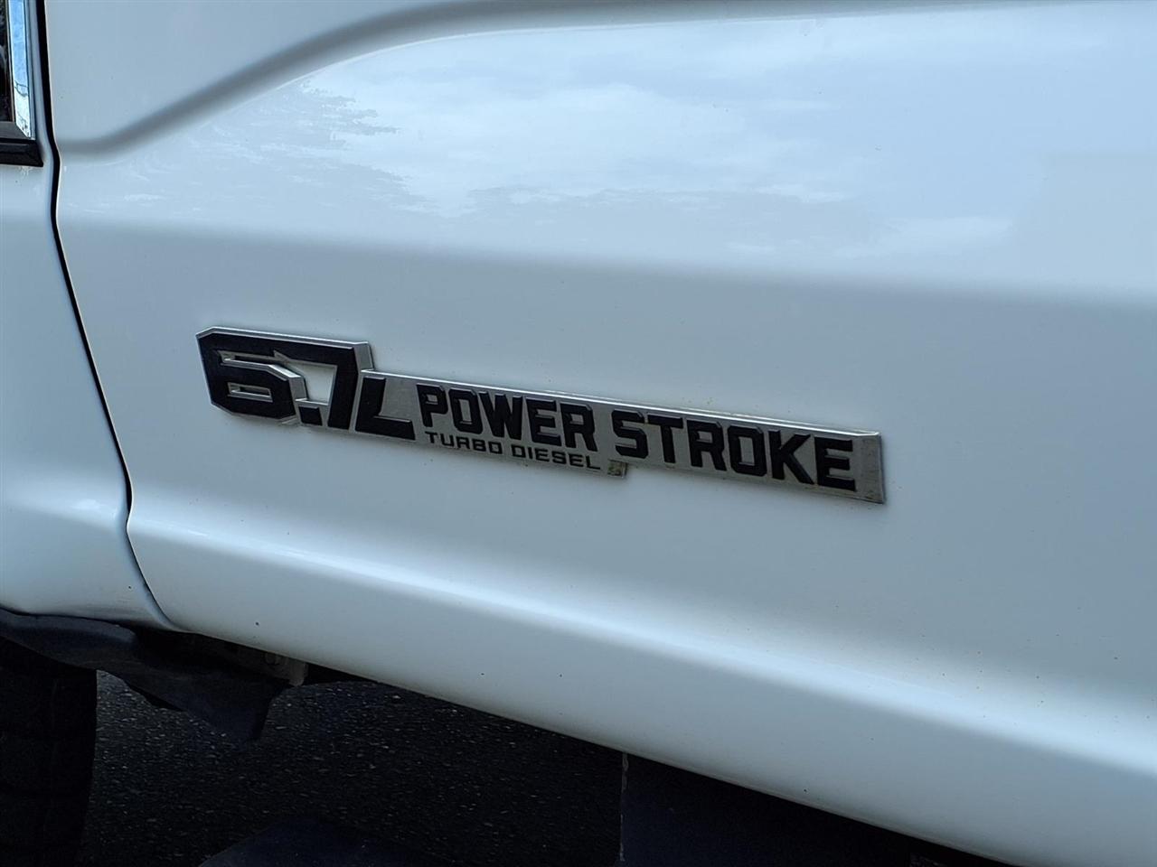 Ford Super Duty F-250 SRW XL 4WD Crew Cab 8' Box 2023
