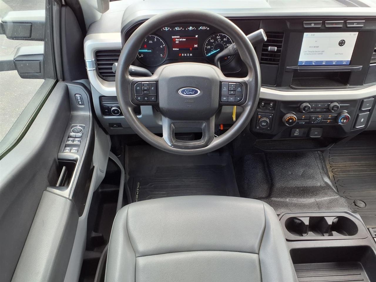 Ford Super Duty F-250 SRW XL 4WD Crew Cab 8' Box 2023