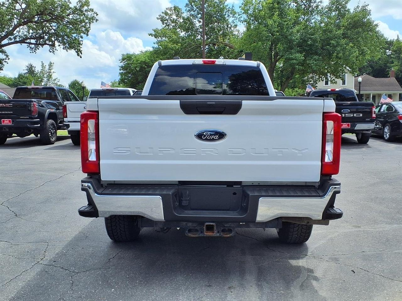 Ford Super Duty F-250 SRW XL 4WD Crew Cab 8' Box 2023