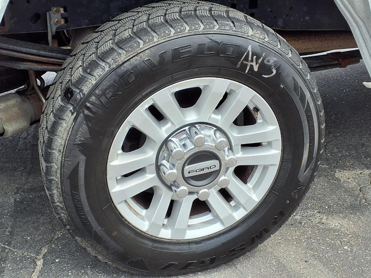 Ford Super Duty F-250 SRW XL 4WD Crew Cab 8' Box 2023