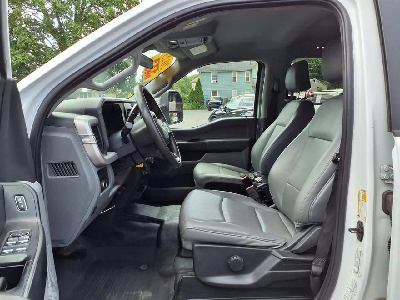 Ford Super Duty F-250 SRW XL 4WD Crew Cab 8' Box 2023