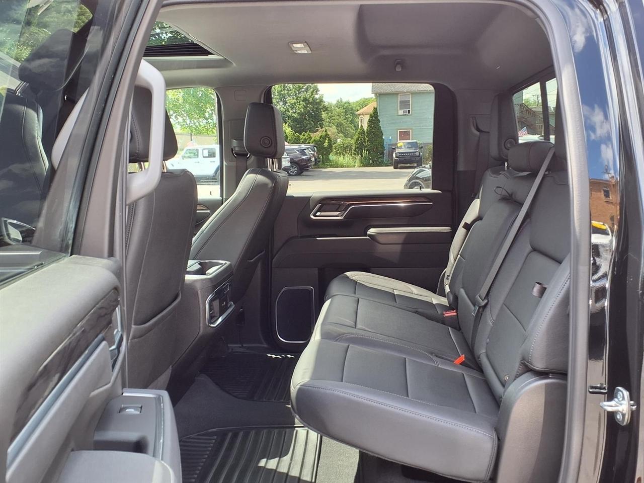 Chevrolet Silverado 2500HD 4WD Crew Cab 159" LTZ 2025