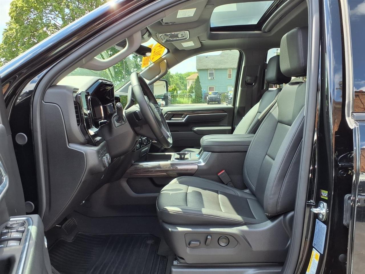Chevrolet Silverado 2500HD 4WD Crew Cab 159" LTZ 2025